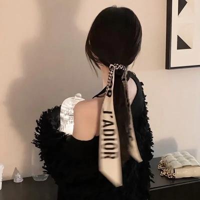 唐娜提拉 封面